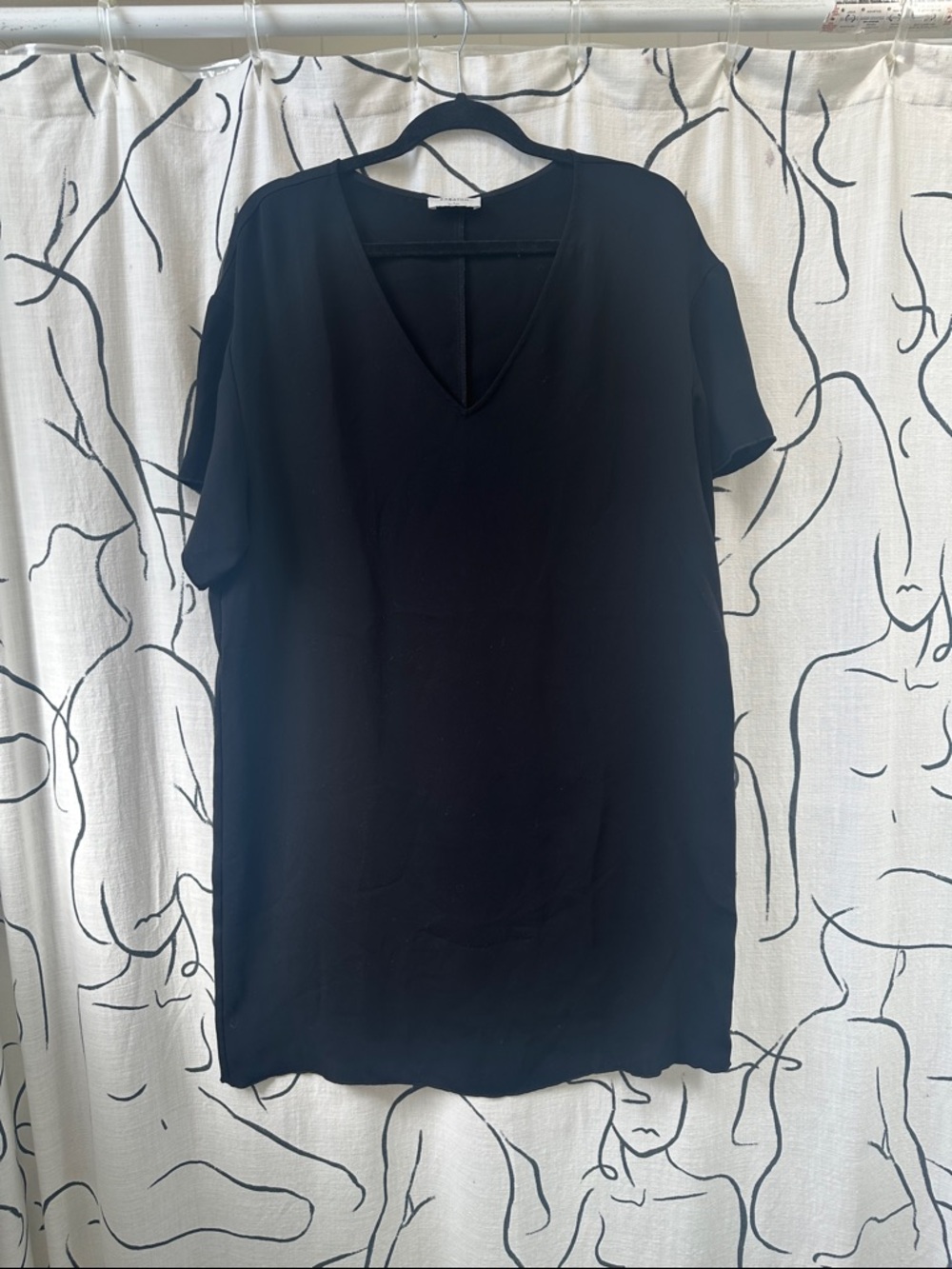 Babaton Black V-Neck Shift Top